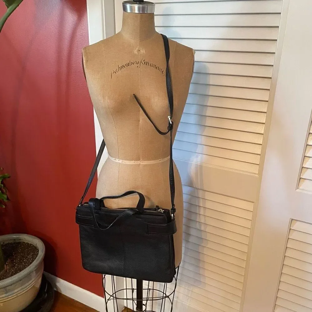 VINCE CAMUTO | LEAH black leather shoulder bag - Picture 2 of 12